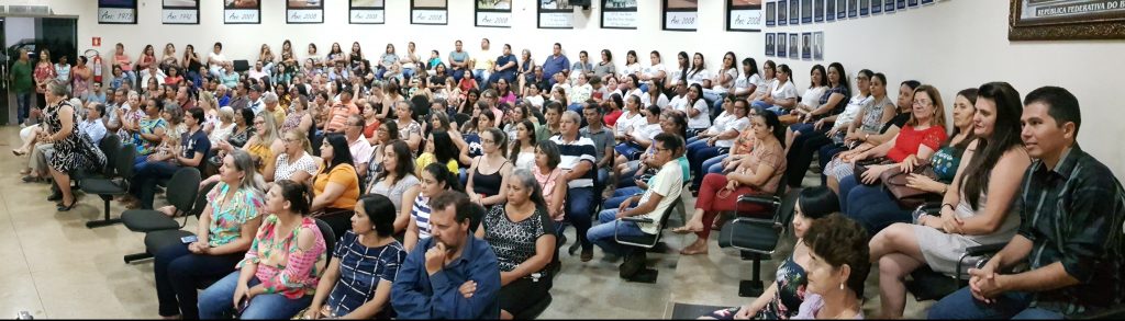 Grande público compareceu à Câmara Municipal de Capinópolis (Foto: Paulo Braga)