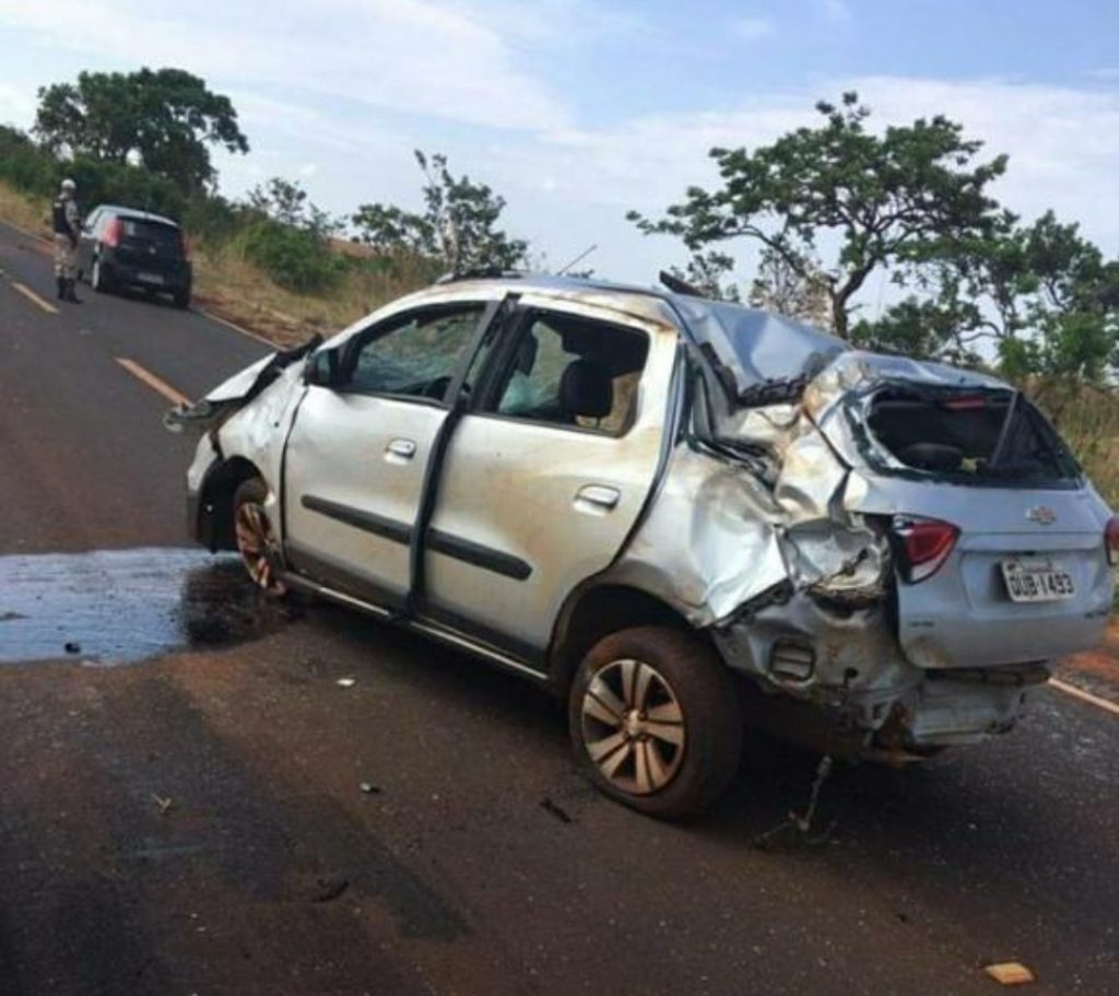 Veículo ficou totalmente destruído | Foto: Divulgação