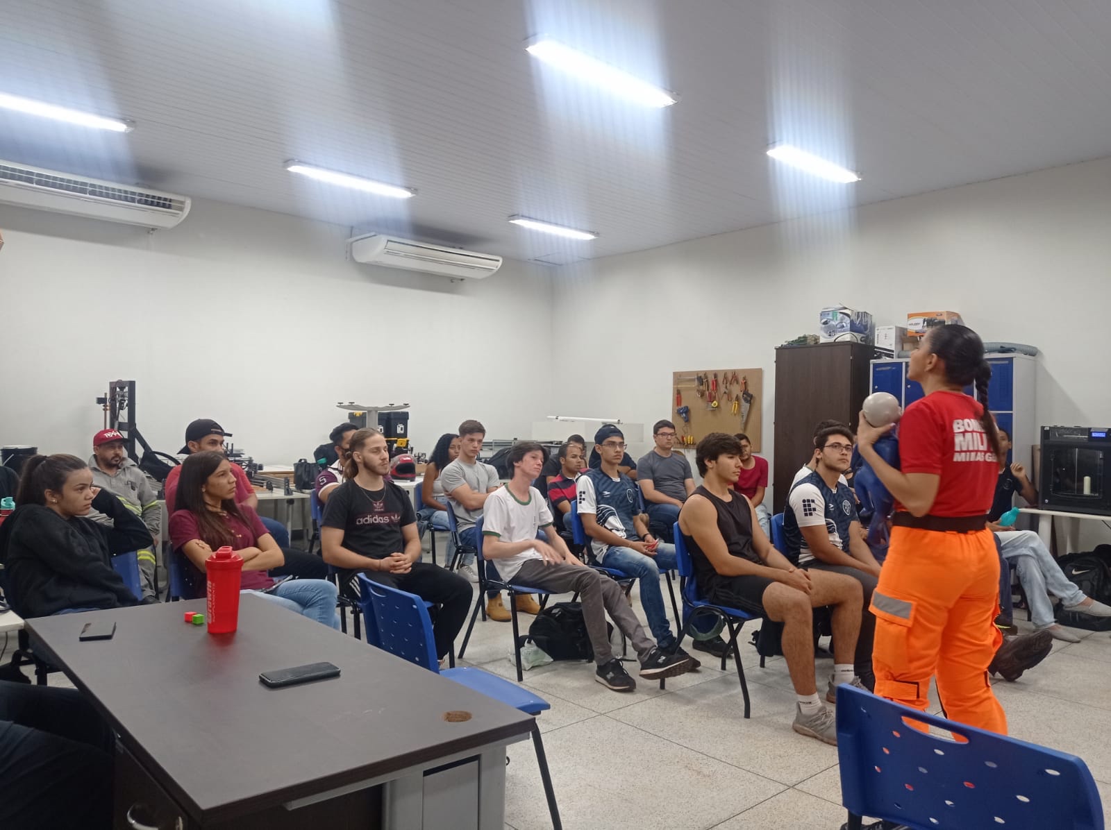 Bombeiros do 2º Pelotão dos Bombeiros ministraram curso de primeiros socorros aos alunos de Eletrotécnica do IFTM | Foto: 2º Pelotão dos Bombeiros/Divulgação