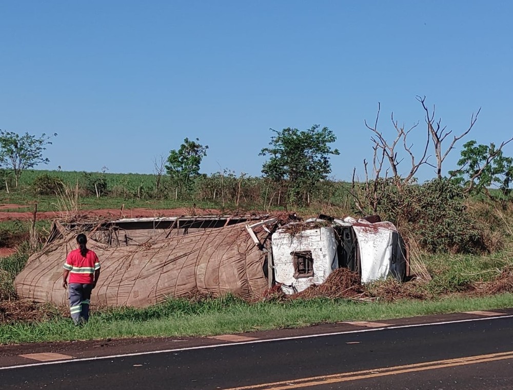 Cinco trabalhadores estavam na Kombi no momento do acidente | Foto: Redes Sociais