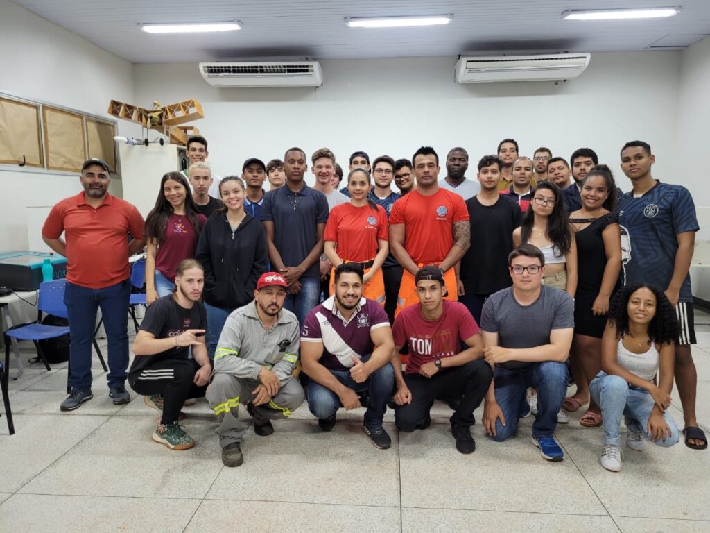 Bombeiros do 2º Pelotão dos Bombeiros ministraram curso de primeiros socorros aos alunos de Eletrotécnica do IFTM | Foto: 2º Pelotão dos Bombeiros/Divulgação