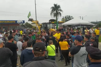 Bloqueio em rodovia de Santa Catarina nesta segunda-feira (31) — Foto: Polícia Rodoviária Federal/Divulgação