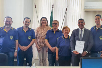 (esq) Jamel Ahmad Kheir Eddine, Elton Joaquim de Oliveira, Juliana Pereira, Voney Paiva, Marlene Ferreira, Dr. Carlos Eduardo e Ericksson Alves