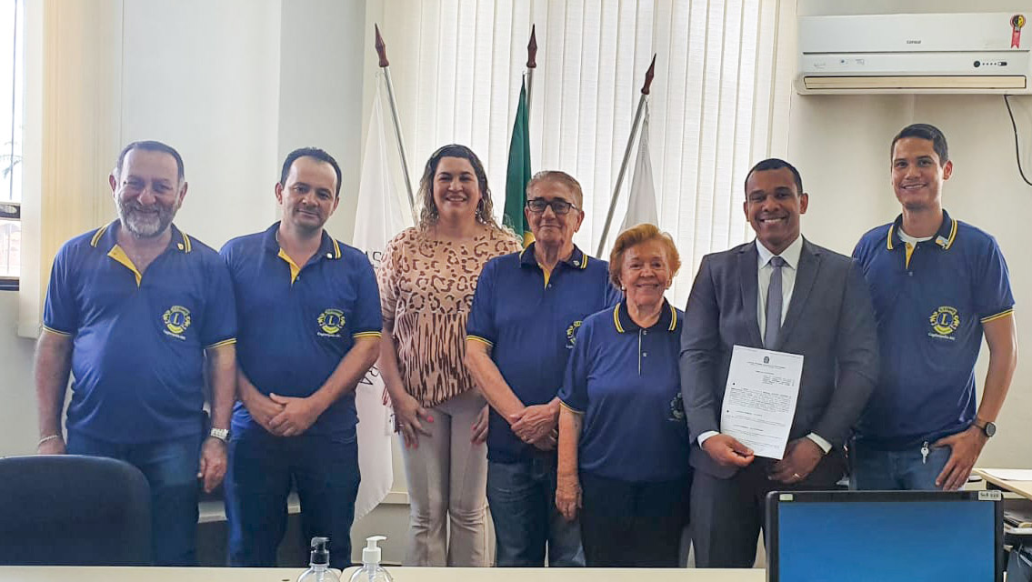 (esq) Jamel Ahmad Kheir Eddine, Elton Joaquim de Oliveira, Juliana Pereira, Voney Paiva, Marlene Ferreira, Dr. Carlos Eduardo e Ericksson Alves