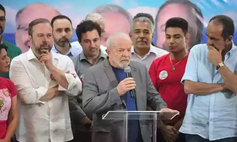 Kalil (à dir.) informou que pesquisas internas apontam Lula (ao centro) à frente de Jair Bolsonaro em Minas (foto: Alexandre Guzanshe/EM/D.A Press)