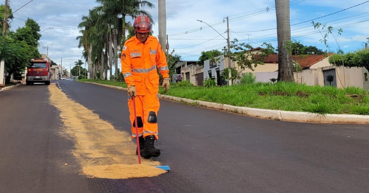 Segundo informações de testemunhas o fato se deu após o rompimento e vazamento de óleo do sistema hidráulico de uma pá carregadeira.