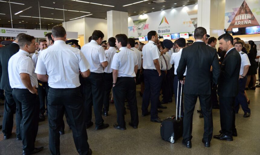 Brasília - Os aeronautas e aeroviários paralisam as atividades nesta quarta-feira (3), das 6h Às 8h, nos aeroportos de Congonhas, Guarulhos, Santos Dumont, Galeão, Viracopos, Porto Alegre, Florianópolis, Curitiba, Brasília, Salvador, Recife e Fortaleza (Jose Cruz/Agência Brasil)