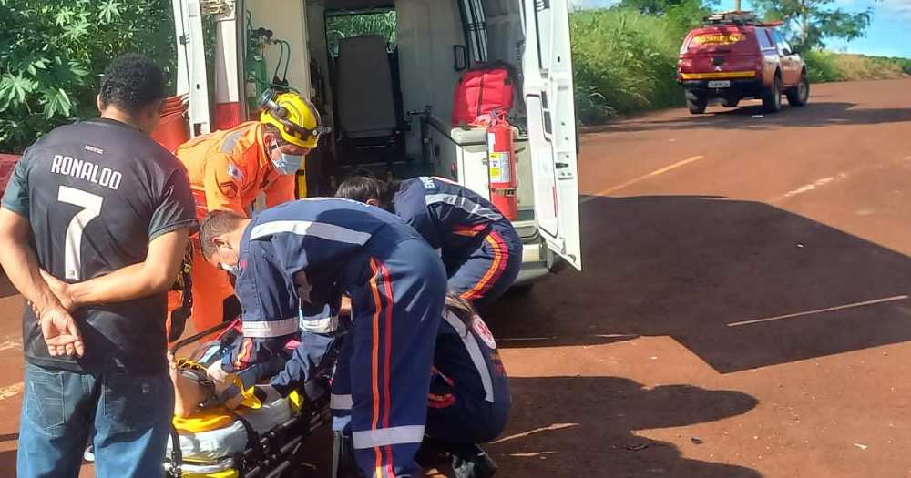 Homem foi socorrido pelo Samu e bombeiros