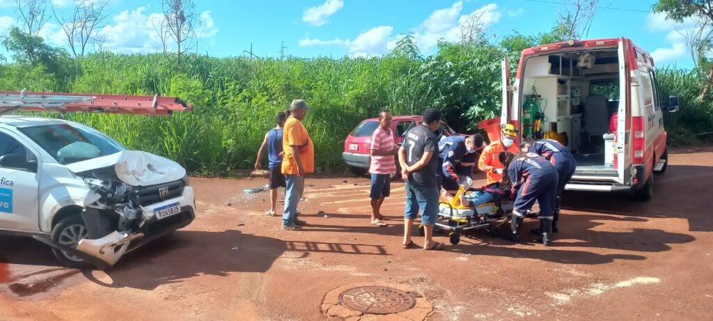 Homem foi resgatado pelos bombeiros e pelo Samu, e encaminhado para atendimento médico | Foto: Bombeiros/Divulgação