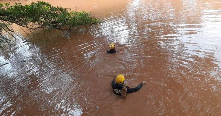 Bombeiros encontraram o homem afogado no Rio Tijuco, na região de Monte Alegre