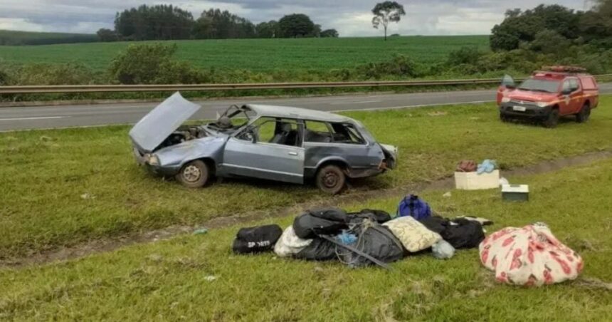 Pneu do veículo estourou e motorista perdeu controle | Foto: Bombeiros/Uberlândia