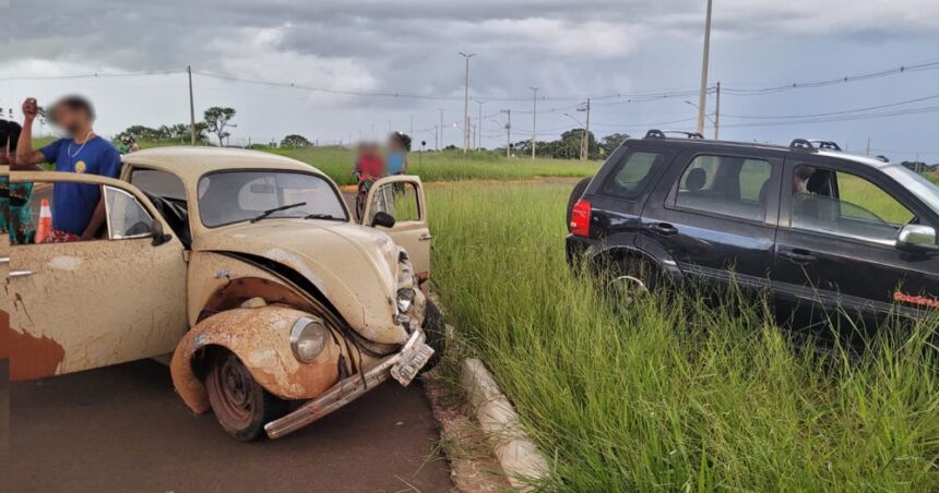 VW Fusca teve sua parte frontal danificada