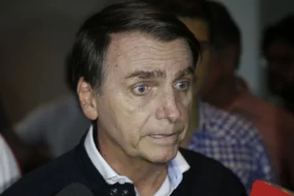 Jair Bolsonaro, ex-presidente derrotado nas urnas por mais de 61 milhões de eleitores, estimulou ações diuturnamente