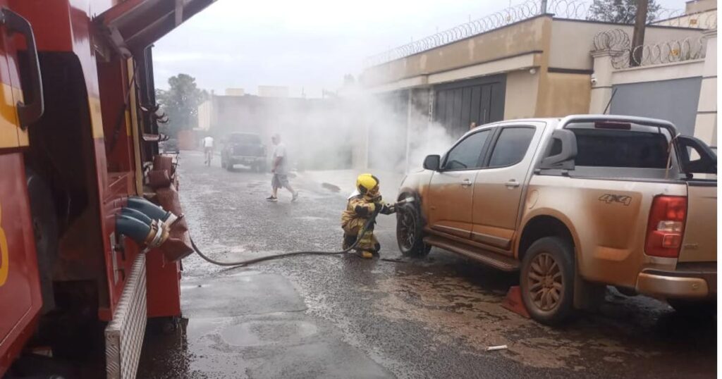 O incêndio pode ter iniciado após ação criminosa | Foto: Bombeiros