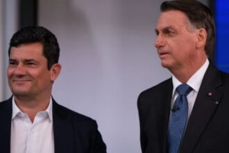 (Esq) Sérgio Moro ao lado do ex-presidente Jair Bolsonaro