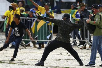 Manifestantes invadem Congresso, STF e Palácio do Planalto