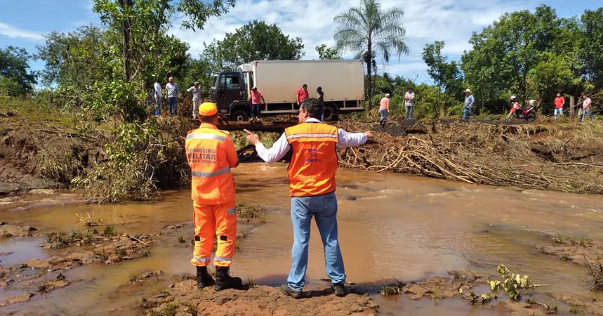 Tráfego de caminhões avariou ponte no desvio da BR-365