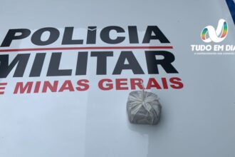 A porção de maconha estava dentro da cueca do jovem de 19 anos, em Capinópolis — Foto: PMMG