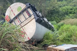 Acidente aconteceu na BR-365, em Patos de Minas — Foto: Corpo de Bombeiros/Divulgação