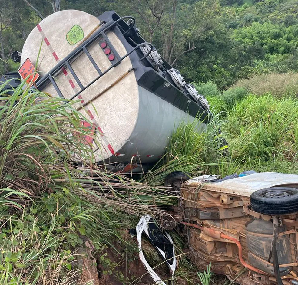 Acidente aconteceu na BR-365, em Patos de Minas — Foto: Corpo de Bombeiros/Divulgação