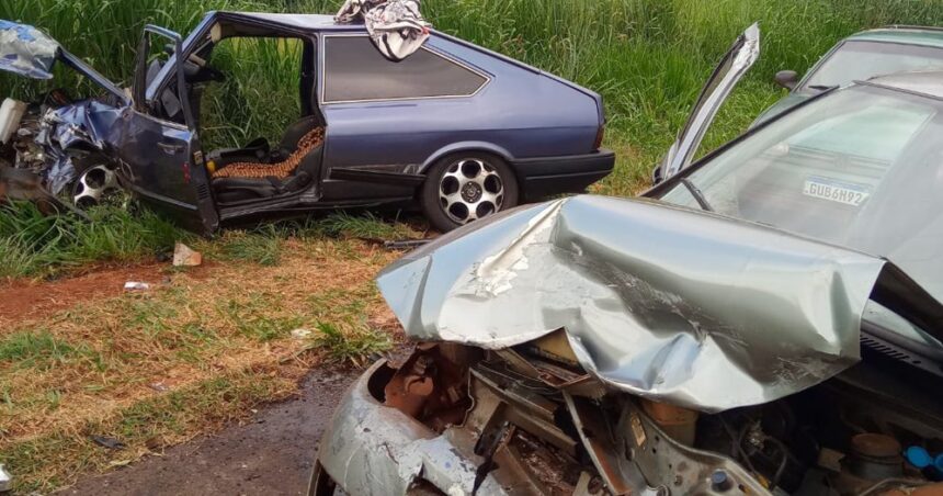 Acidente envolvendo um VW/Passat e um Fiat/Siena ocorreu na BR-365, na altura do km 13