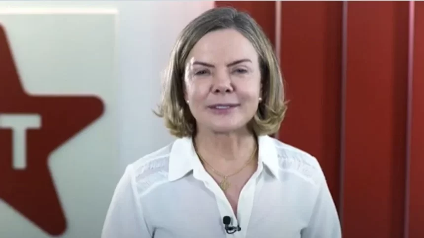 Gleisi Hoffmann posta vídeo em redes sociais antes de retorno de Bolsonaro ao Brasil