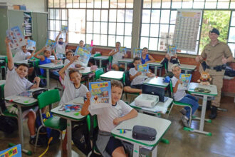 Fase do Proerd na Escola Tancredo Neves — Foto: PMMG/Divulgação