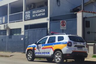 Adolescentes explodem bomba em escola de Patos de Minas