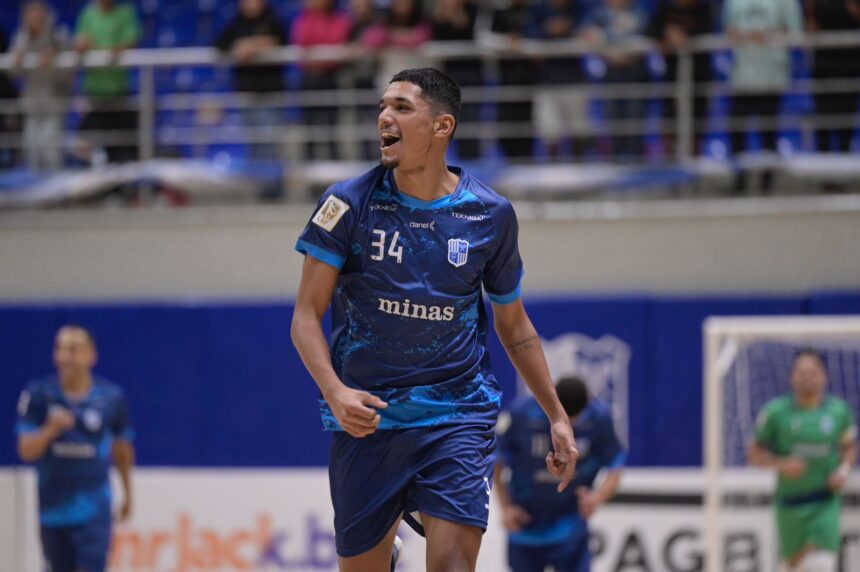 Guilherme Pinheiro, conhecido no time como 'Pinheiro', fez uma grande partida na última segunda-feira, deixando sua marca pelo Minas Tênis Clube | Foto: Reprodução