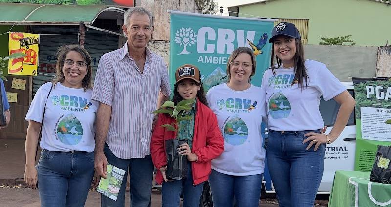 Mudas frutíferas e nativas da região foram distribuídas gratuitamente pela usina CRV Industrial | Foto: Paulo Braga