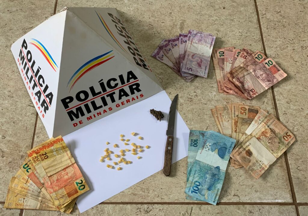 Droga e dinheiro apreendidos durante a operação | Foto: PMMG