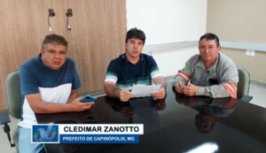 Capinópolis: Setor Industrial em transformação; empresário recebe 1ª escritura de lote doado pela prefeitura