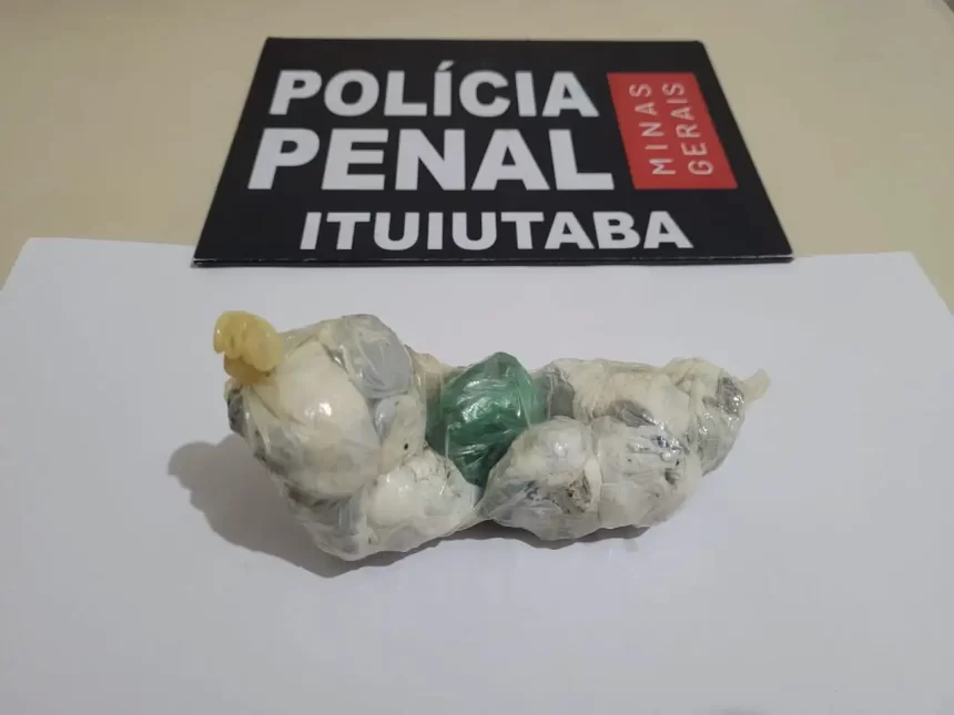 Jovem de 20 anos é presa com drogas na partes íntimas ao entrar em presídio de Ituiutaba