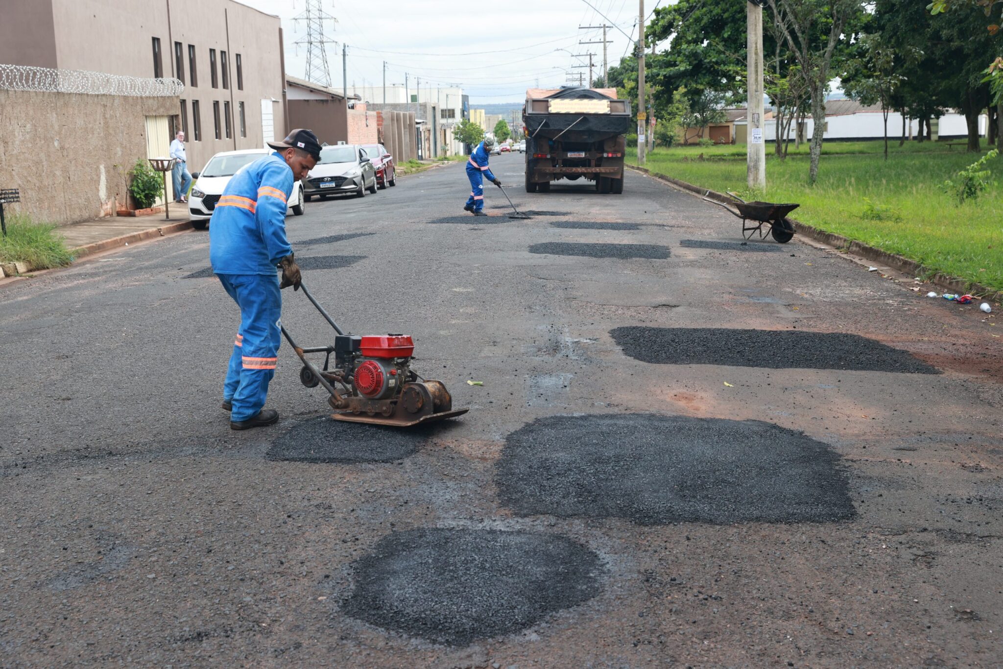 Operacao Tapa buraco atende vias de quatro bairros nesta quarta feira 30 scaled 1