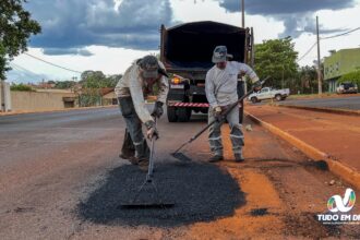 Capinópolis: ação tapa-buracos em vias públicas chega ao Recanto das Acácias