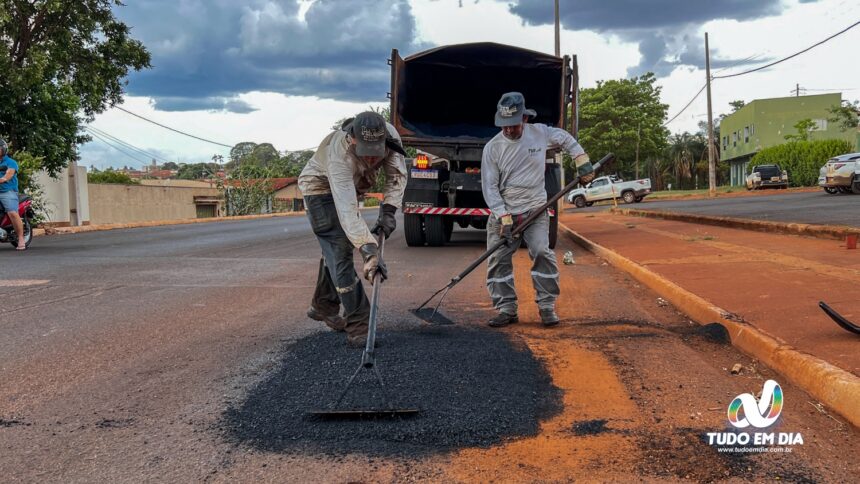 Capinópolis: ação tapa-buracos em vias públicas chega ao Recanto das Acácias