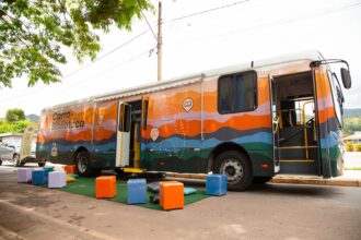 Carro-Biblioteca está de cara nova