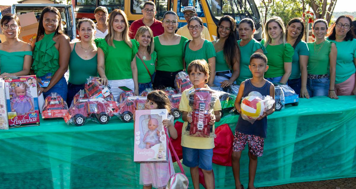 Natal mais feliz: crianças receberam brinquedos em Capinópolis