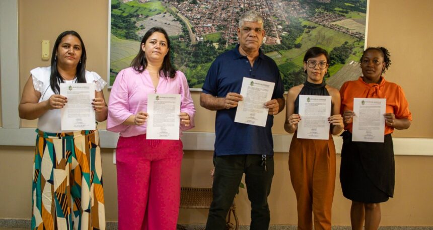 (Esq) Queli Cristina, Liliane de Souza, José Eurípedes, Vanessa Aparecida e Luciene do Nascimento | Foto: Paulo Braga