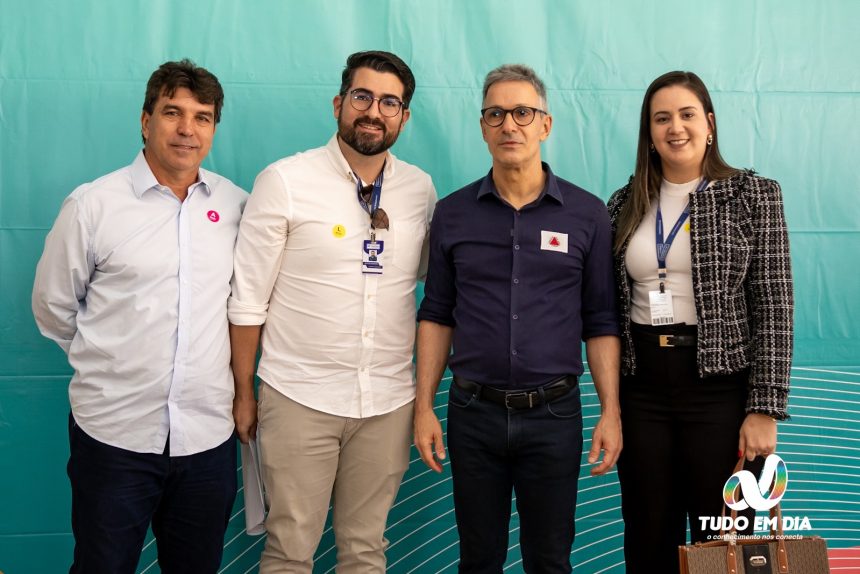 (Esq) Prefeito de Capinópolis, Cleidimar Zanotto, José Arthur, Romeu Zema e Iana Balduíno | Foto: Paulo Braga