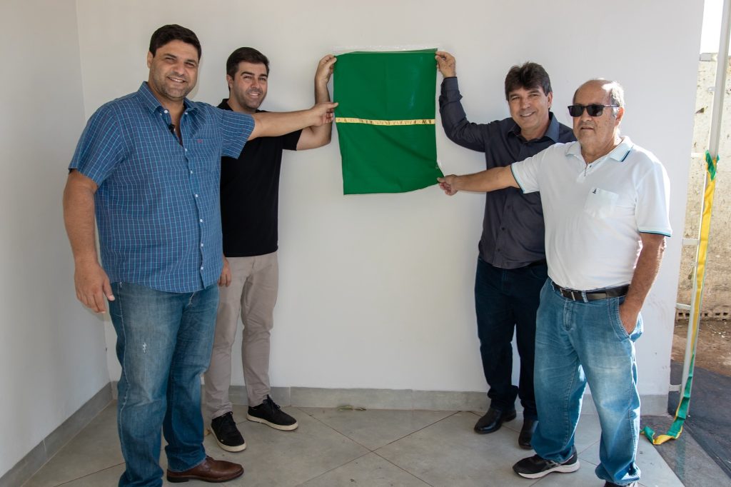 Inaugurado o Salão de Velórios Sílvio Emídio Pereira em Capinópolis. (Esq) João Makhoul, Franco Cartafina, Cleidimar Zanotto e Luiz Alberto de Paula Longo | Foto: Paulo Braga