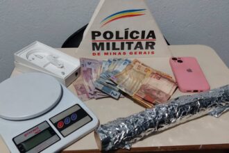 Materiais apreendidos na casa da jovem de 22 anos em Ipiaçu | Foto: PMMG/divulgação