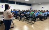 Graziene, psicóloga da rede pública de saúde do Município de Capinópolis durante palestra na CRV Industrial