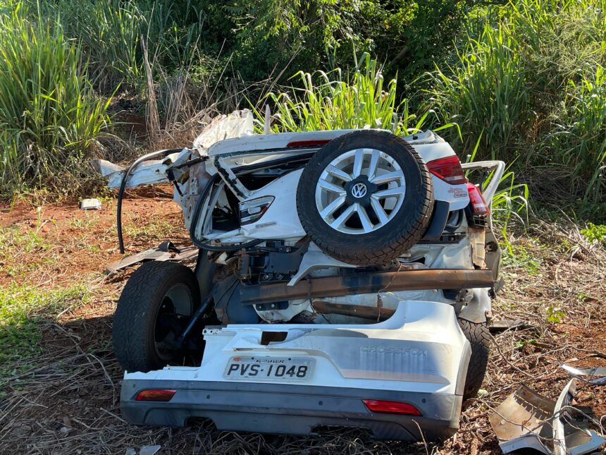 Acidente MG-255; Itapagipe; duas mulheres morrem; carro partido ao meio — Foto: Polícia Militar Rodoviária/Divulgação