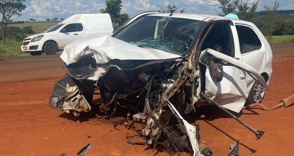 Fiat Pálio ficou destruído durante o acidente | Foto: Eduardo Felipe