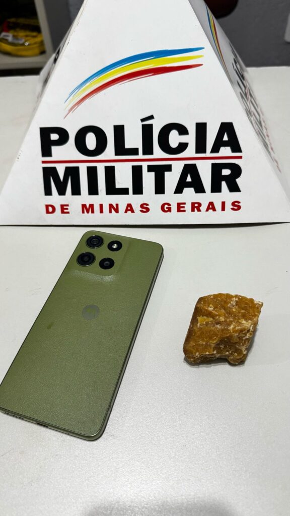 Celular e droga apreendida como suspeito em Capinópolis