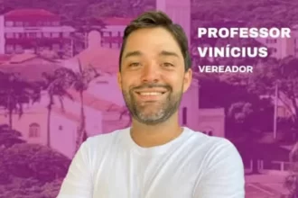 Vereador Prof. Vinícius tem gabinete furtado em Ituiutaba durante o recesso de Carnaval Durante o recesso de Carnaval, o gabinete do Vereador Prof. Vinícius, localizado em Ituiutaba, foi alvo de criminosos. Os ladrões arrombaram o local e levaram diversos itens eletrônicos e equipamentos. Entre os objetos roubados estão uma Smart TV de 32 polegadas, um notebook da marca Lenovo, um fogão elétrico de uma boca e dois monitores de 16 polegadas. A Polícia Militar (PM) e a Polícia Civil (PC) de Ituiutaba já estão investigando o caso, buscando identificar os responsáveis pelo crime e recuperar os itens furtados. O caso foi registrado e, desde então, as autoridades seguem com as investigações para esclarecer as circunstâncias do furto.